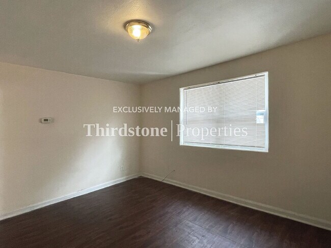 Building Photo - 485 E 44th St