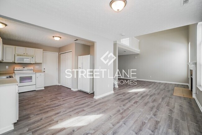 Building Photo - Large 3 BR attractive home is ready for mo...