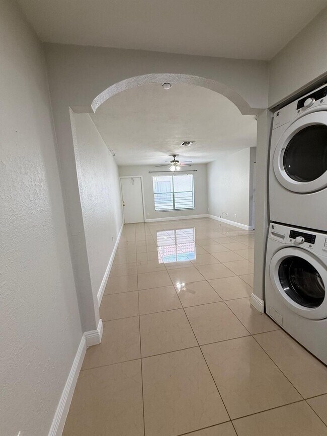 Building Photo - 11108 Royal Palm Blvd