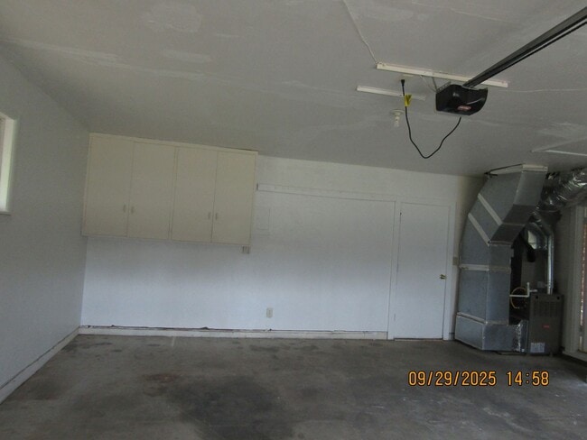 Building Photo - Move In Special: $250 off 1st full Month's...