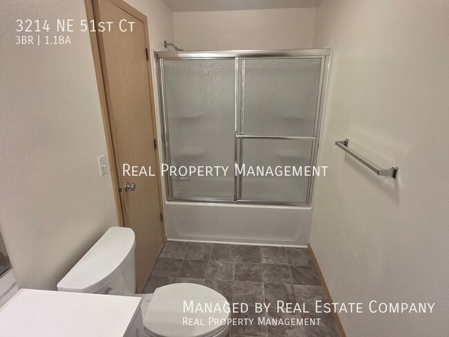 Building Photo - 3214 NE 51st Ct