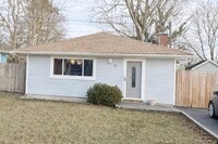 Building Photo - 40 Pinewood Dr