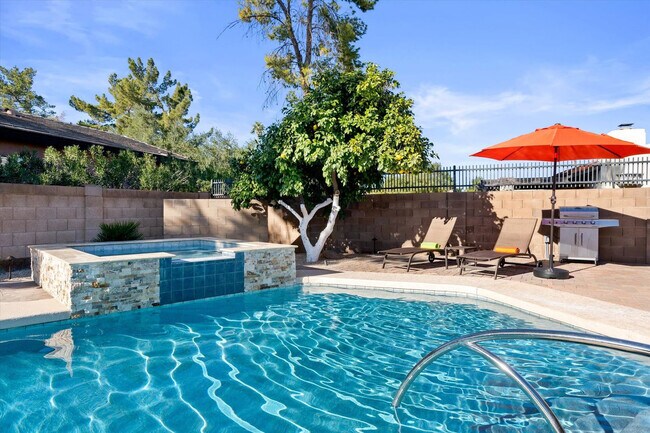 Building Photo - 14836 N Moon Valley Dr