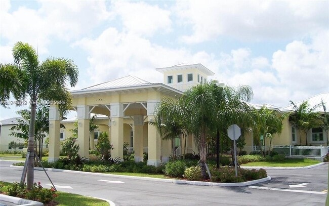 Building Photo - 134 SE 28th Ter