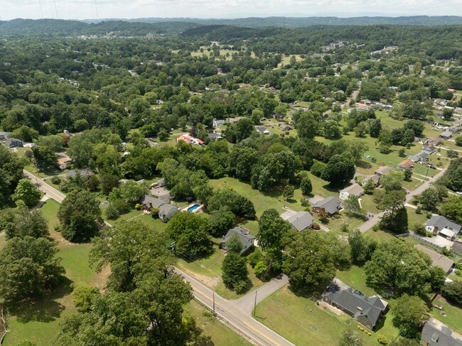 Building Photo - Knoxville 37917 - 3 bedroom 2 bath - call ...