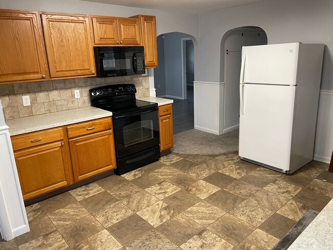 Building Photo - Fantastic Comstock Park 3 bed/2 ba Home fo...
