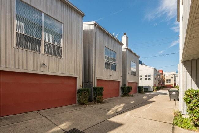 Building Photo - 807 Robin St