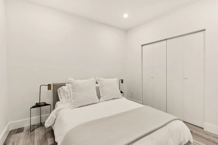 Building Photo - 1237 NW 33rd Ave