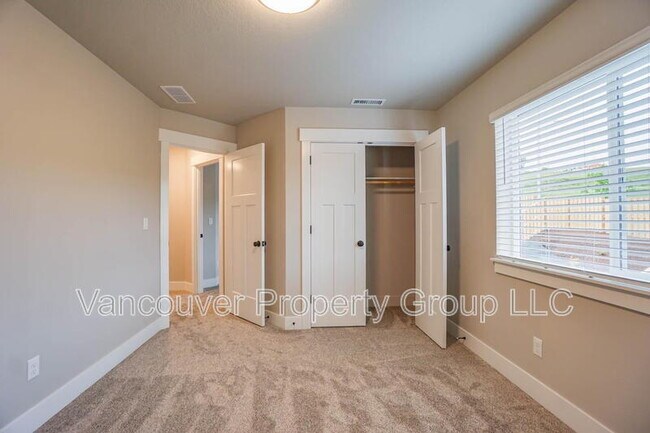 Building Photo - 2351 E Otter Lp
