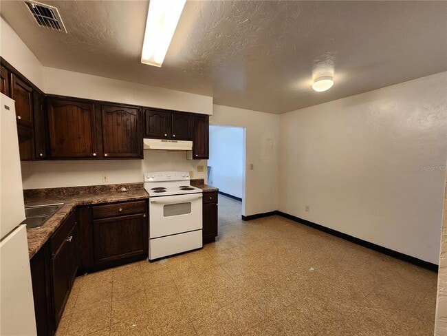 Building Photo - 5817 NW 23rd Terrace