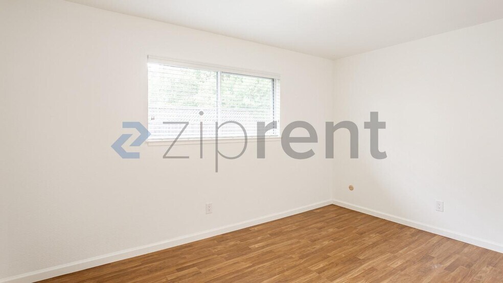 Building Photo - 12 Post St