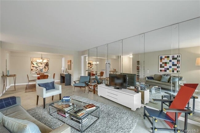 Building Photo - 6 Bronxville Glen Dr