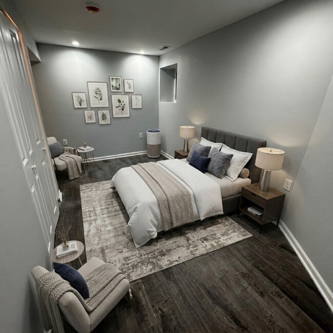 Building Photo - 220 N Lamon Ave