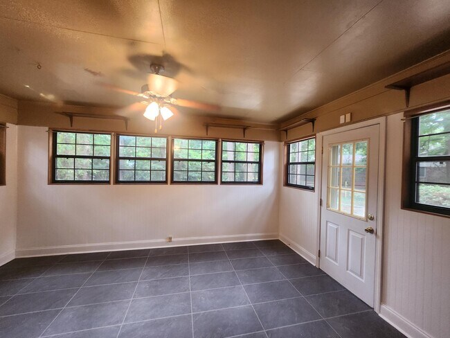 Building Photo - 3602 Nassau Dr