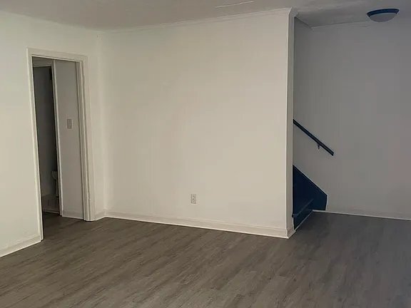 Building Photo - 300 Winding River Dr