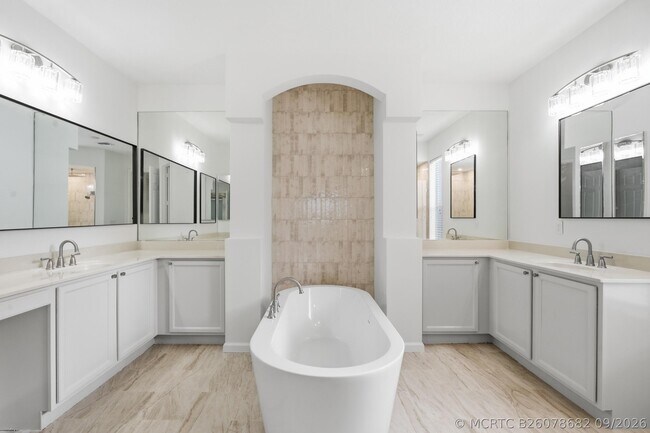 Building Photo - 5513 SW Windward Way