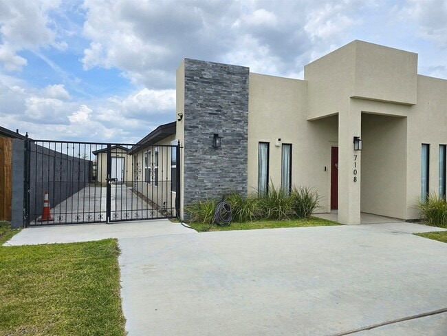 Building Photo - 7108 EL MESON DR