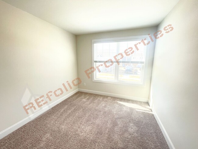 Building Photo - Gorgeous 3 Bedroom, 2.5 Bath, 1-Car Garage...