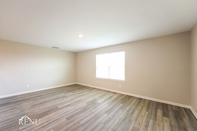 Building Photo - 3030 Jackson Smt