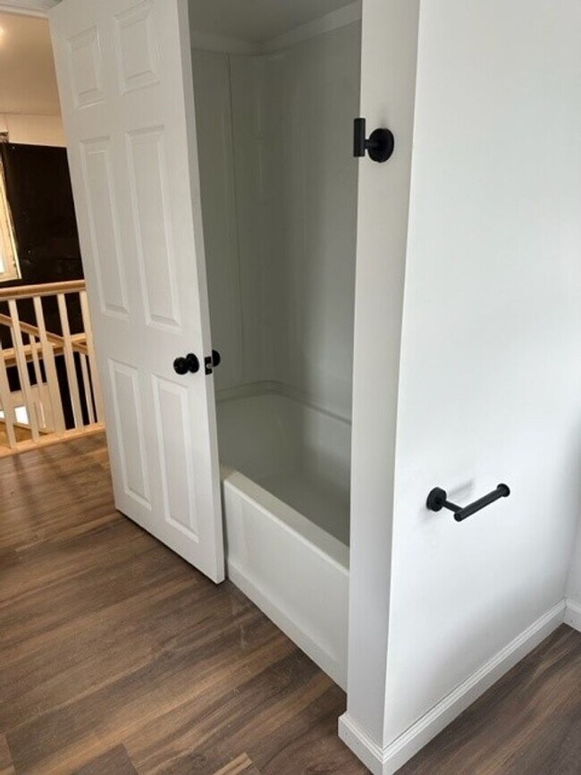 Building Photo - 129 E Market St