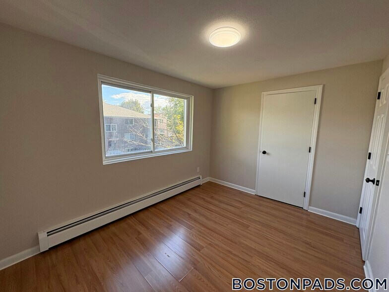 Building Photo - 18 Belmont St