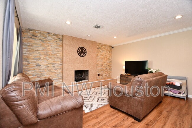 Building Photo - 3410 Plum Brook Ln