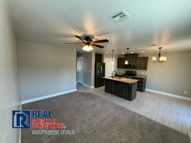 Building Photo - Desert Hills Townhome