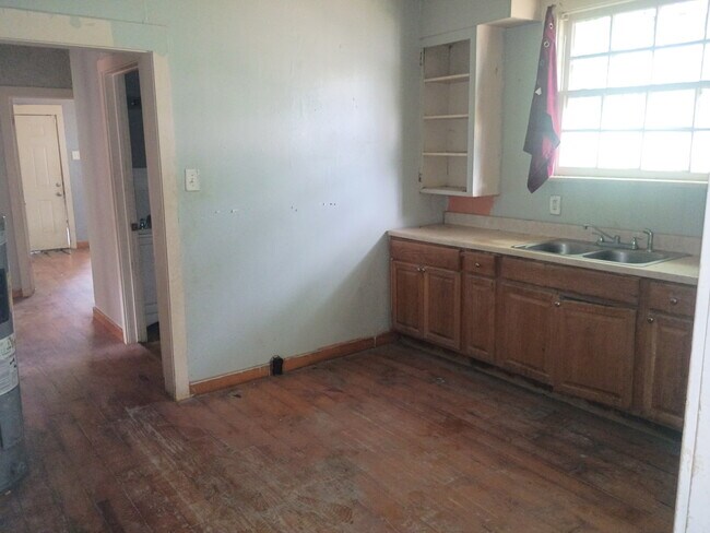 Building Photo - 3911 Evangeline St