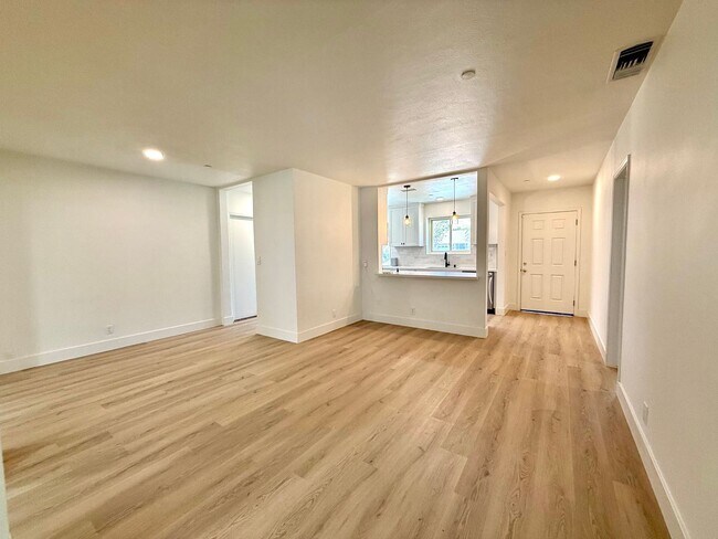 Building Photo - Beautifully Upgraded 3 Bedroom in La Mesa with Solar!