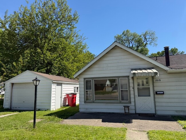 Building Photo - 1019 W Bradley Ave