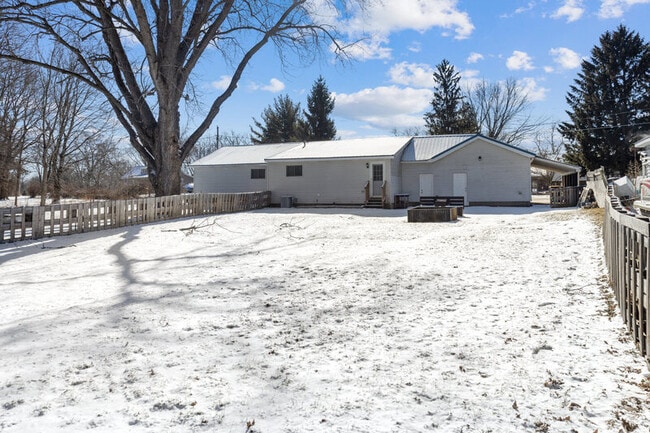 Building Photo - N1246 Walnut Rd