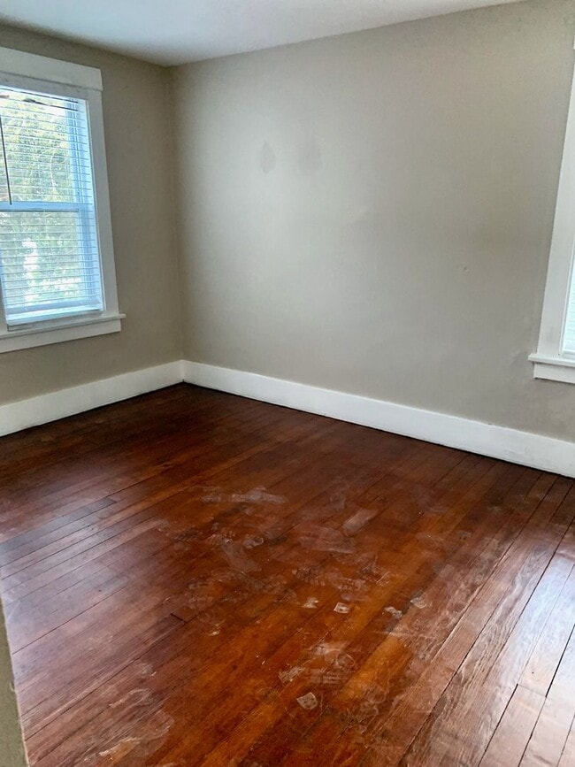 Building Photo - *** Charming Dormont Duplex Three Bedroom * Walk to Shops and the T * Pet Friendly * Private Porc...