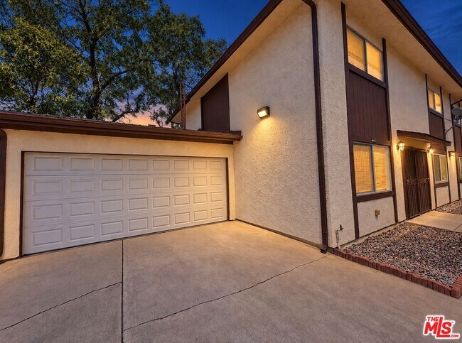 Building Photo - 11735 Valley View Ave