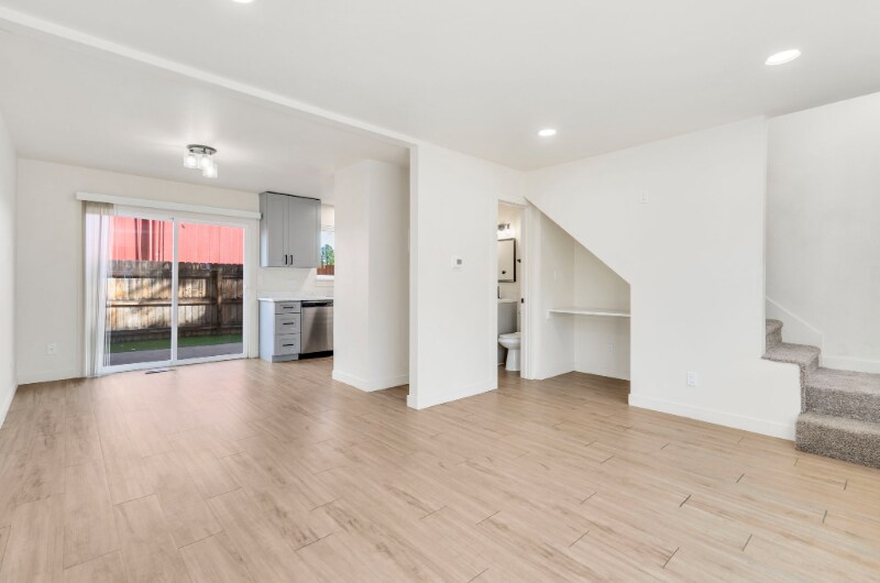 Building Photo - 1618 Banyan Dr