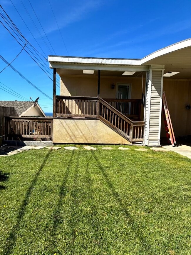 Building Photo - Coastal Living Awaits