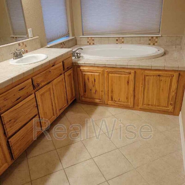 Building Photo - 373 Donet Ln