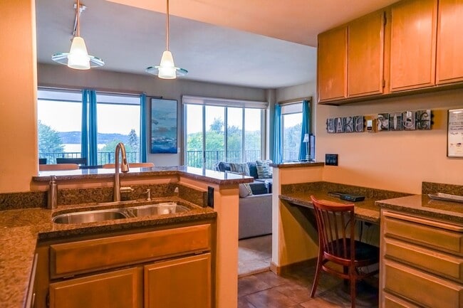 Building Photo - Furnished condo with a view of the lake an...