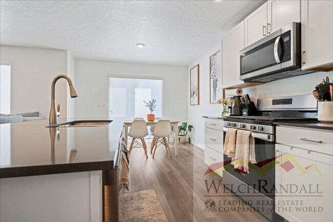 Building Photo - Great Space, Great Location - 3 BR Lehi Townhome! ** MOVE-IN SPECIAL **