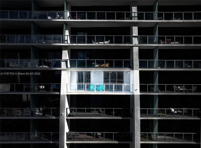 Building Photo - 1010 Brickell Ave