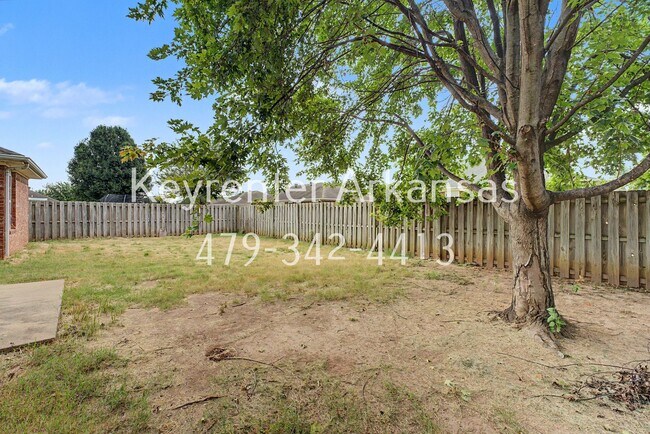 Building Photo - 3801 SW Carriageway Ave