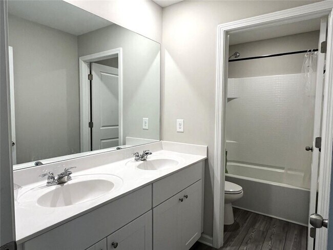 Building Photo - 4707 Waxwing St