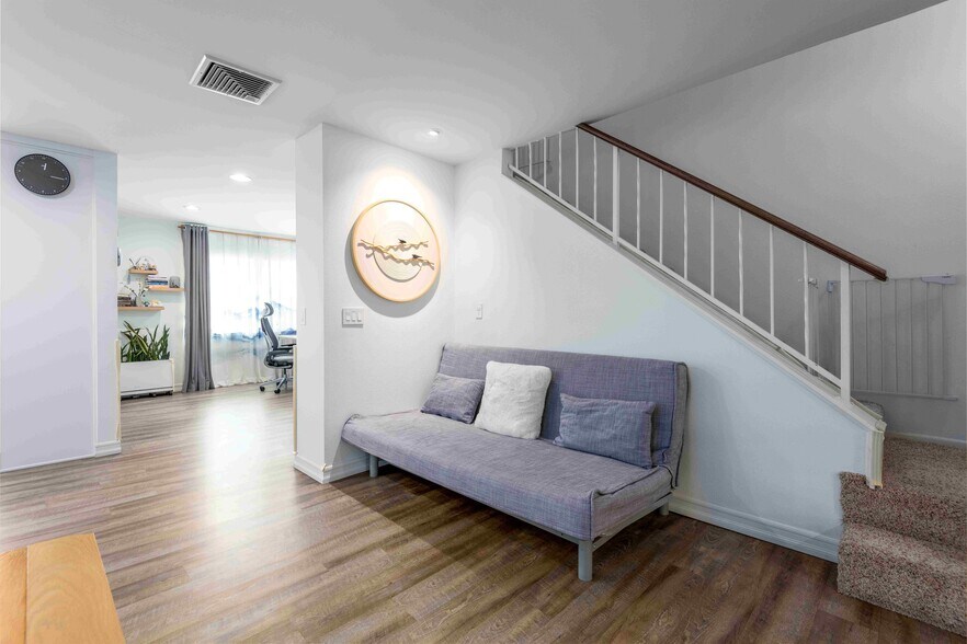 Building Photo - 5848 Canterbury Dr