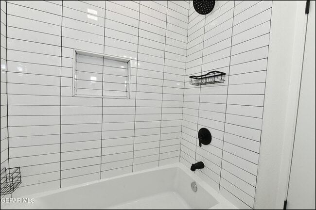 Building Photo - 3217 Wedgewood Dr