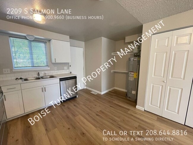 Building Photo - 2209 S Salmon Ln