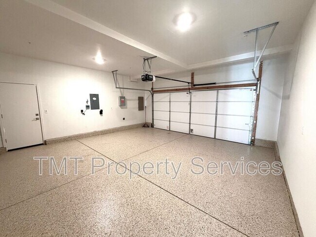 Building Photo - 10123 Blue Whale Wy