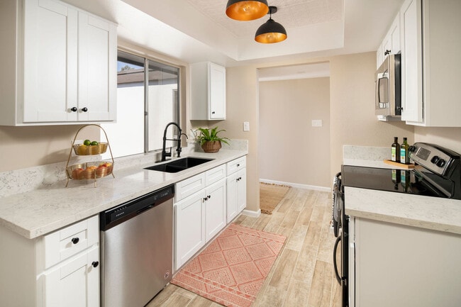 Building Photo - 905 W Berridge Ln