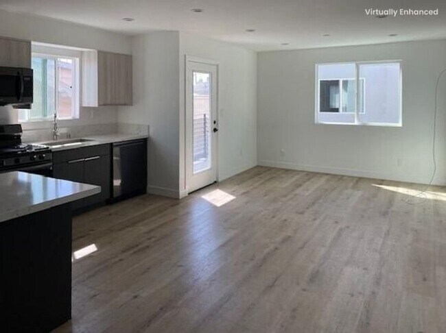 Building Photo - REST OF NOVEMBER FREE! Spacious 4 Bedroom ...