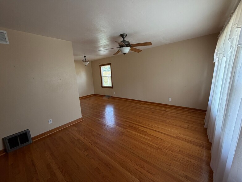 Building Photo - 10310 Millwood Ave