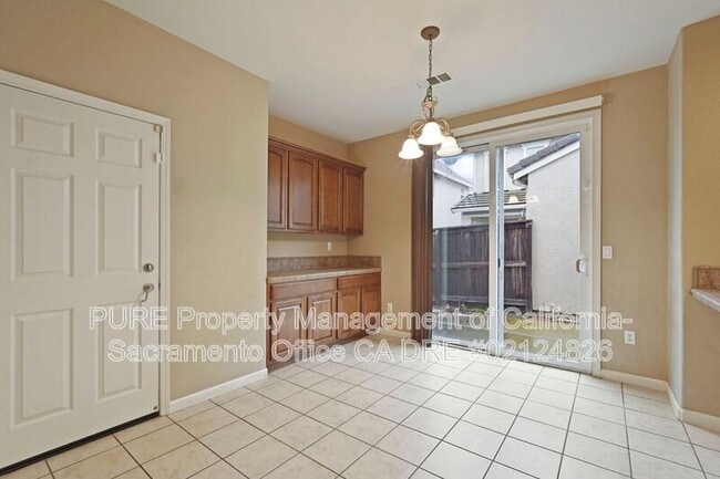 Building Photo - 441 Picasso Cir