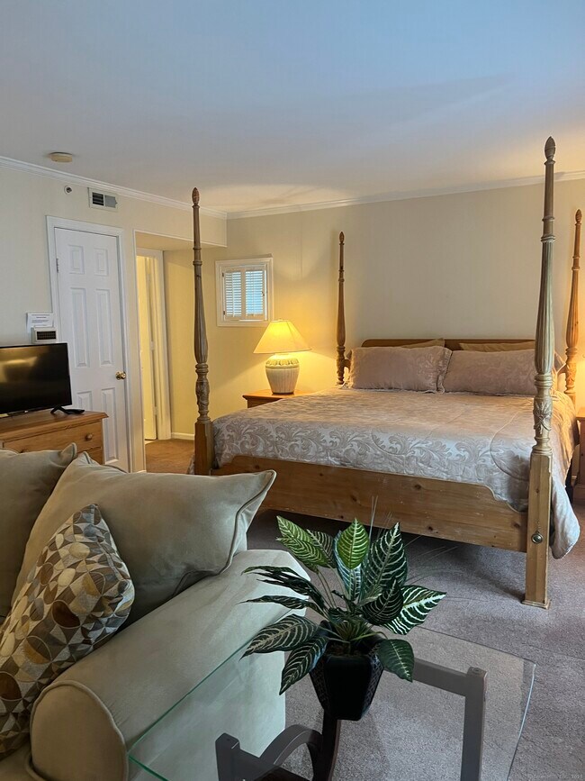 Building Photo - 912 Old Pond Ln